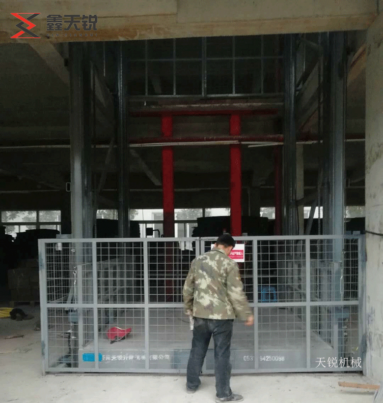 泰安10吨液压货梯交付使用